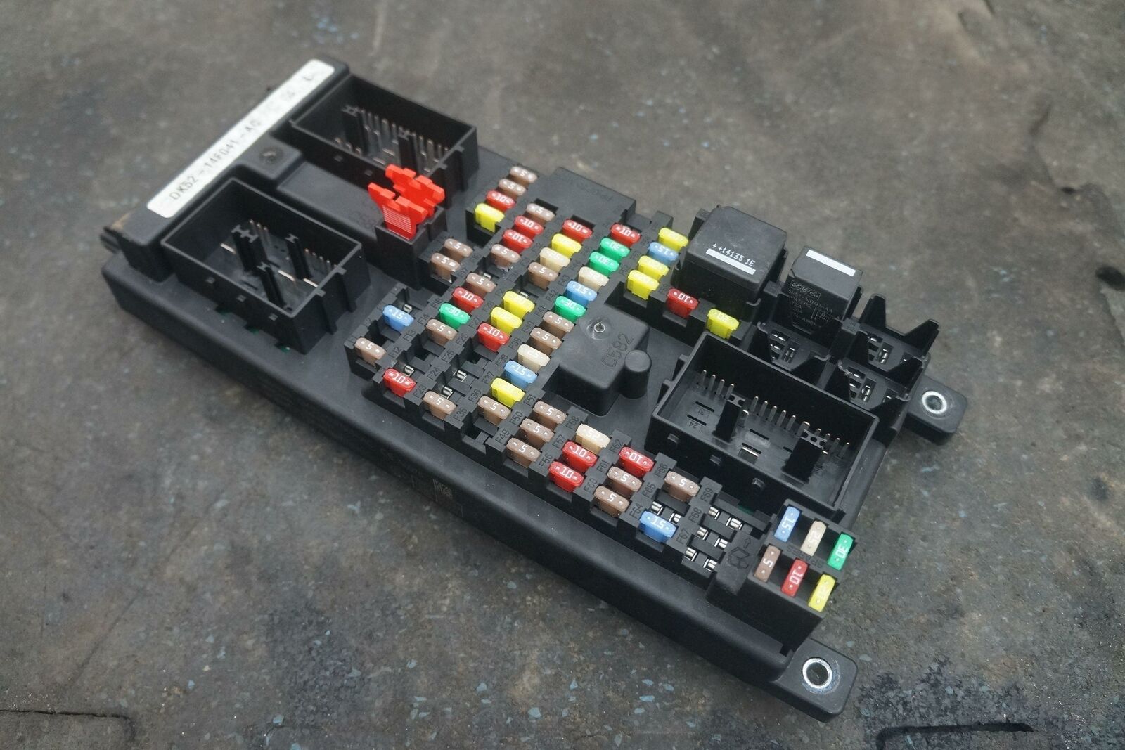 Dash Panel Fuse Box Junction Relay Block LR068358 OEM Range Rover L405