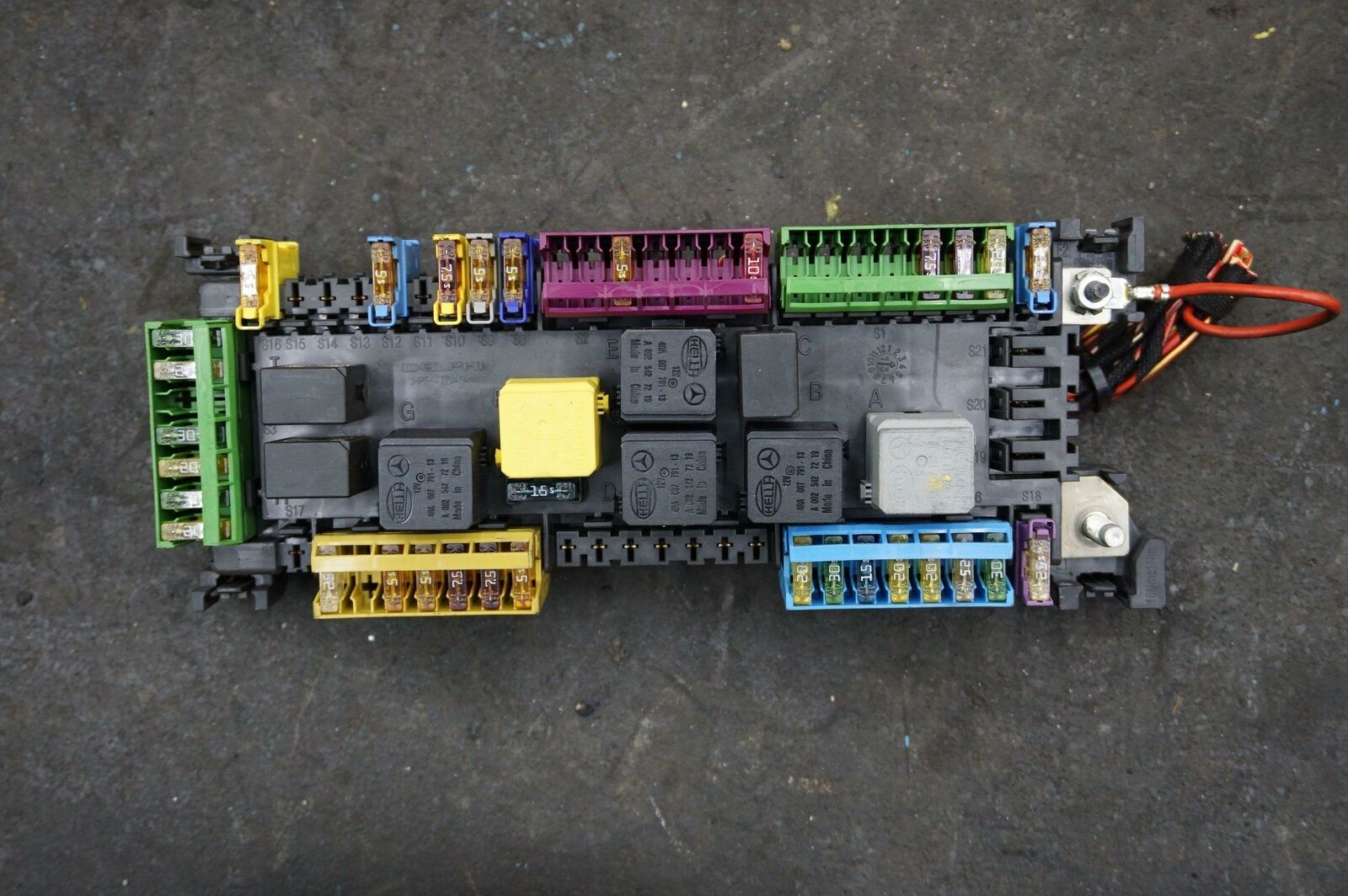 Set 4 Engine Bay Fuse Box Relay Junction 1669063801 OEM Mercedes G63