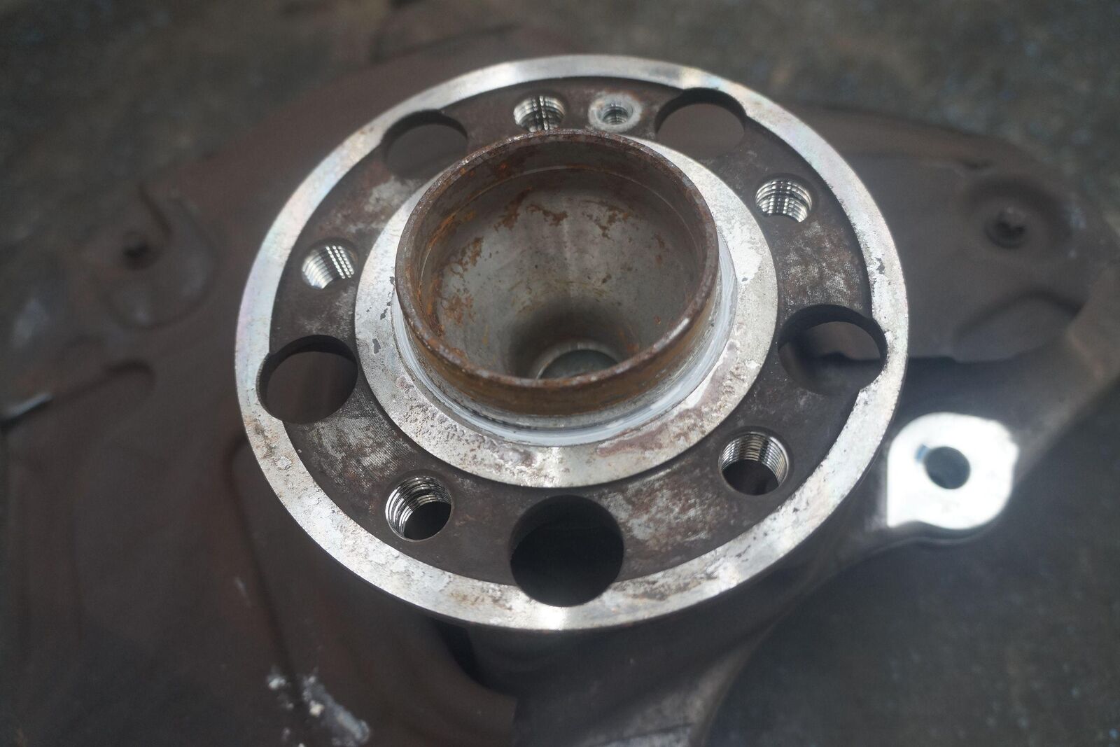 Front Suspension Left Spindle Knuckle Hub 2223321901 Mercedes S550 S65 ...