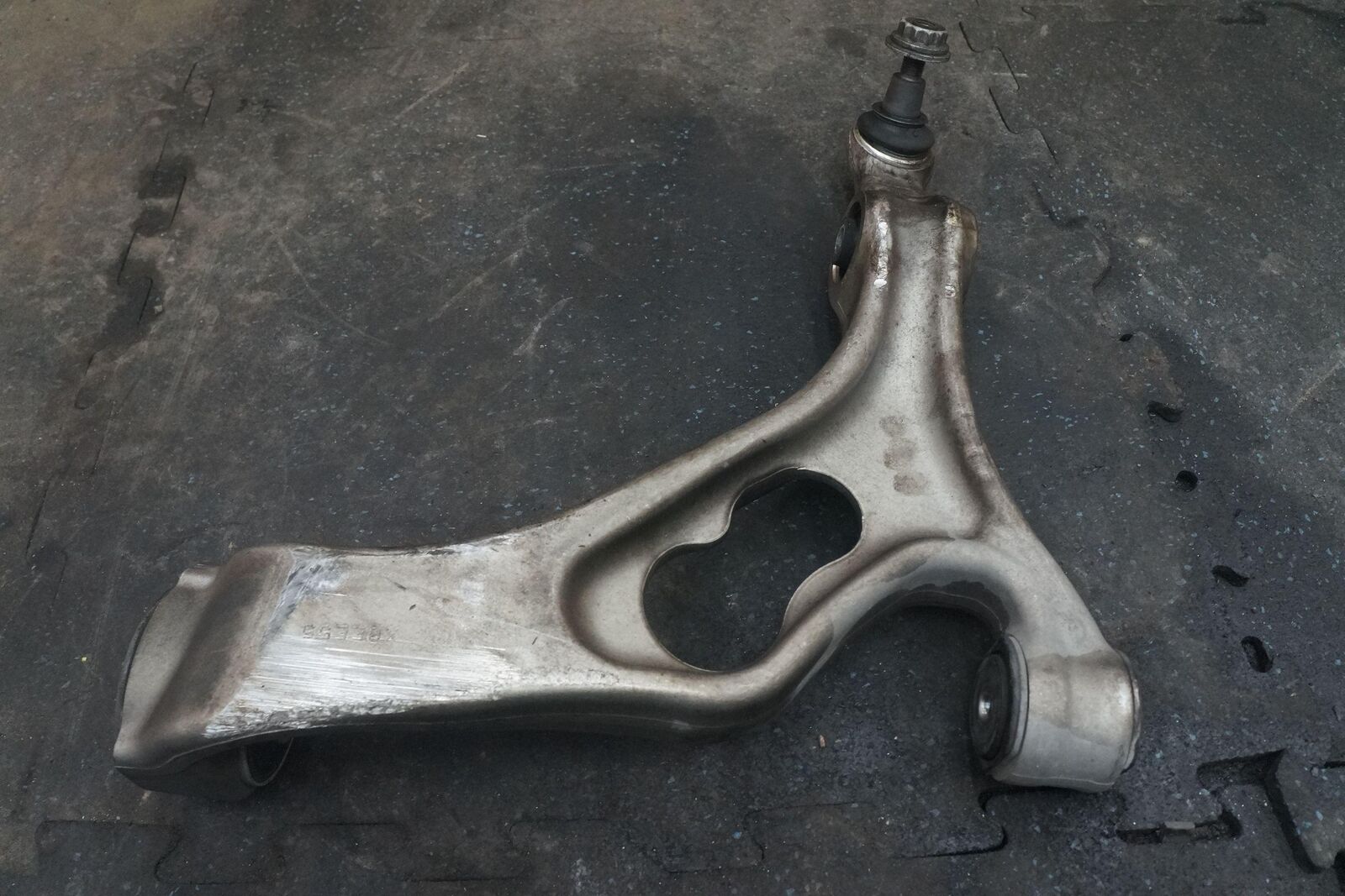 Front Suspension Right Lower Control Arm 95834105411 Porsche Cayenne ...