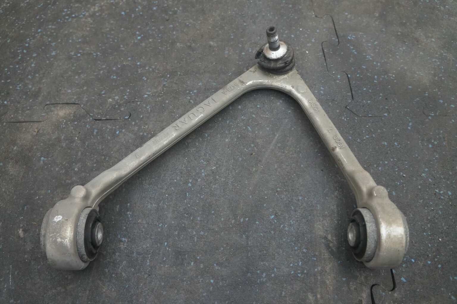 Front Suspension Left Upper Control Arm C2D36806 OEM Jaguar XJ 2010-18 ...