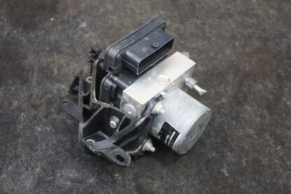 Anti-lock Abs Brake Pump Control Module 1044745-00-b Tesla Model S 17-23 - Image 3