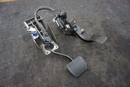 Front Accelerator & Brake Pedal DL3Z2455 Ford F150 Raptor SVT Crew Cab 2013-14 - Image 2