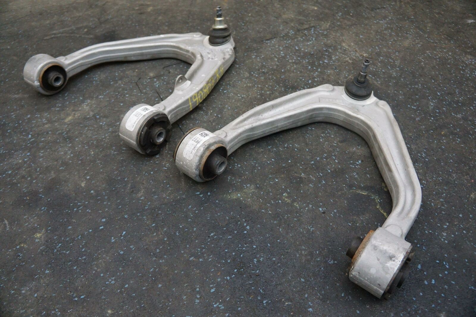 Set Of 2 Front Upper Control Arm 670004185 Maserati Ghibli Quattroporte 