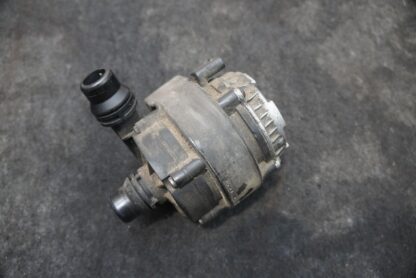 Auxiliary Water Coolant Pump 11518600287 OEM BMW i8 2014-19 - Image 3