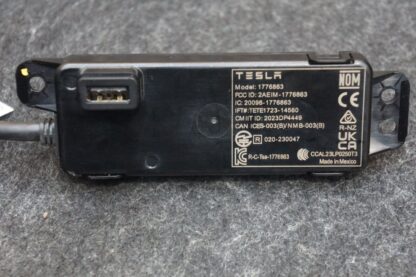 Dashboard USB-C To USB Media Controller OEM 1807271-00-E Tesla Cybertruck 2024 - Image 3