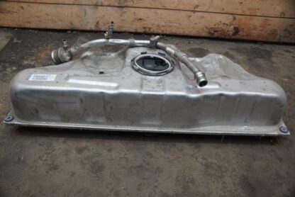 Gasoline Gas Fuel Tank Assembly 16117393746 OEM BMW i8 2014-20 - Image 2