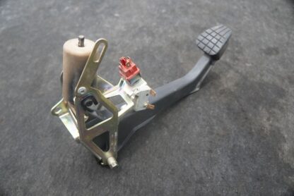 Clutch Pedal Bracket Assembly 99642313910 OEM Porsche 911 996 2000 - Image 2