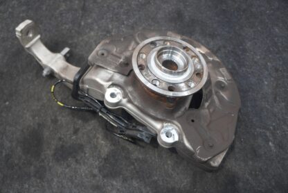 Front Right Spindle Knuckle Wheel Hub 2533321200 OEM Mercedes GLC43 X253 2017-22