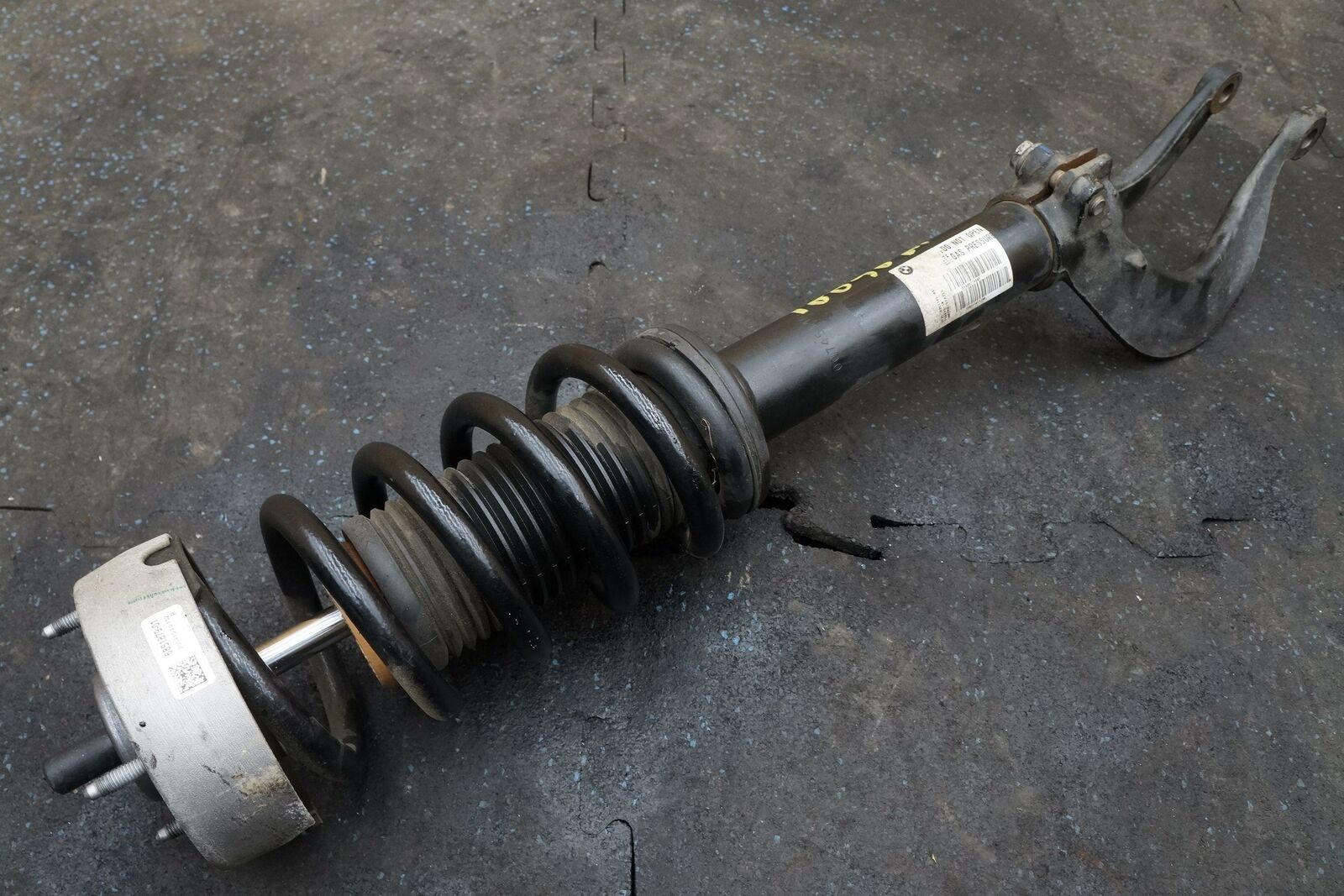 Front Left Shock Absorber Spring Coil Strut 31316851747 BMW X5 X6 F15 ...