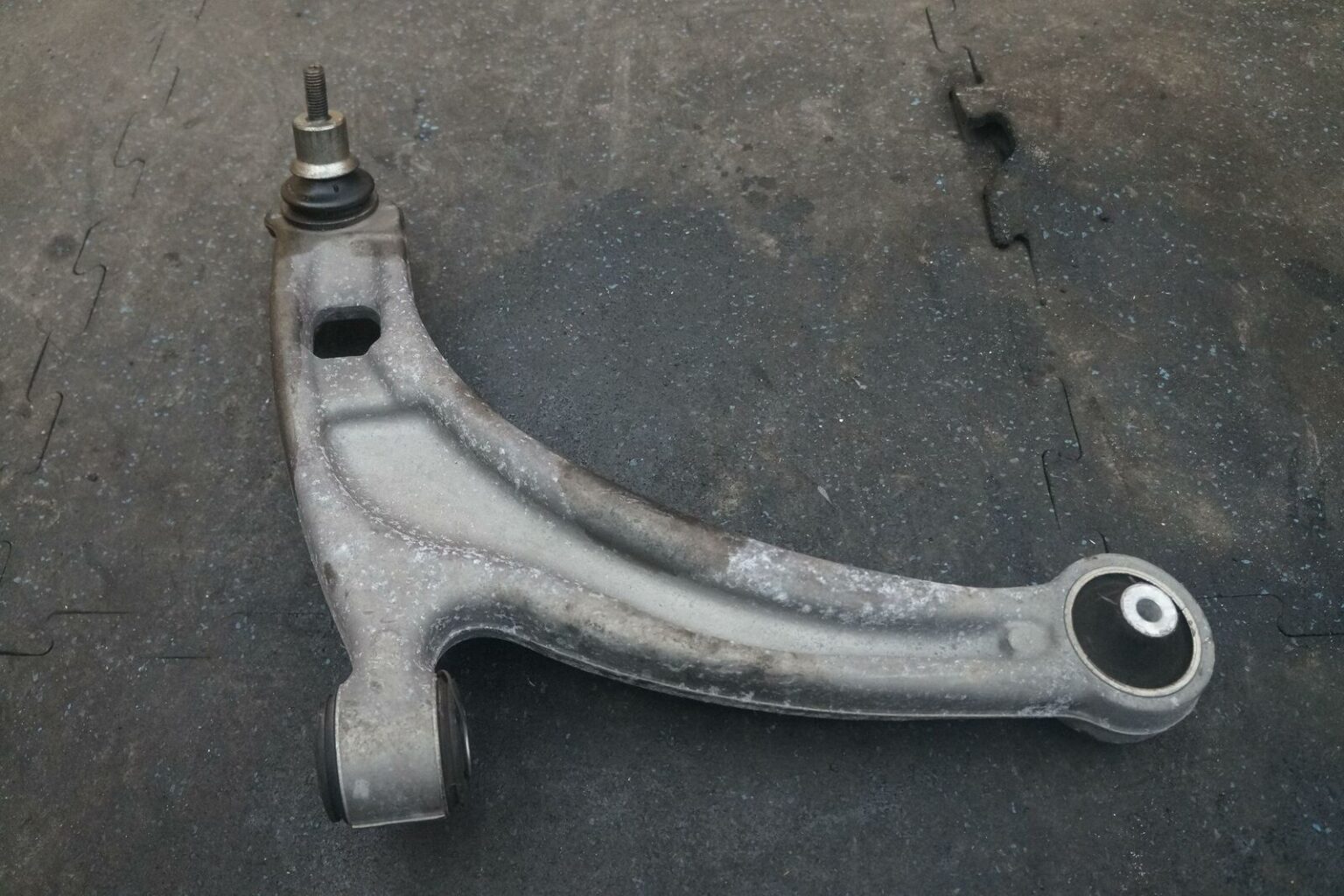 Front Suspension Left Lower Control Arm 8D33-3A053-AC OEM Aston Martin ...