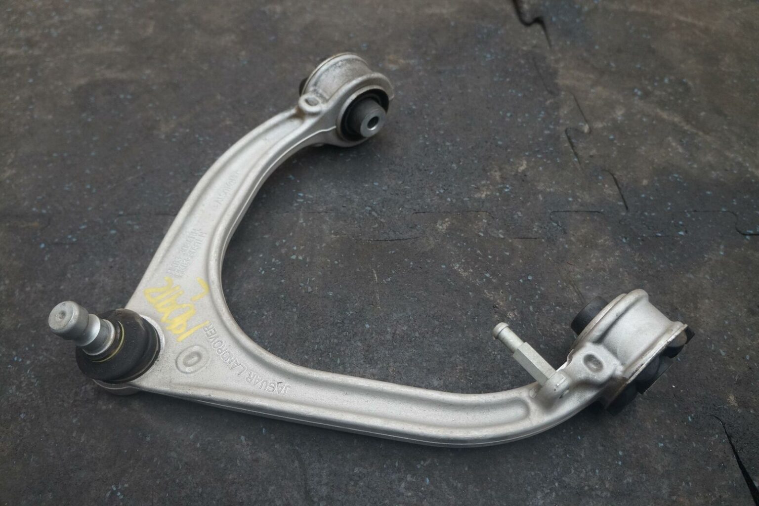 Front Suspension Left Upper Control Arm LR090503 Range Rover Velar L560 ...