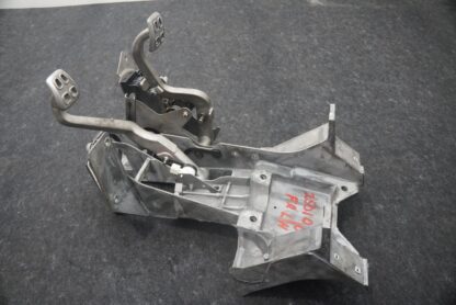 Brake Clutch Pedal Steering Column Bracket 15211485 Chevrolet Corvette C6 2006 - Image 2