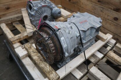 8-Speed ZF 8HP75 Auto Transmission HY53-70041-BB Aston Martin DB11 V12 17 *Flood - Image 2