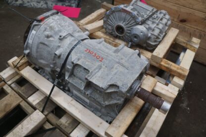 8-Speed ZF 8HP75 Auto Transmission HY53-70041-BB Aston Martin DB11 V12 17 *Flood - Image 7