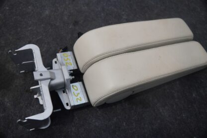 Center Console Armrest Compartment Leather 3W0864209G Bentley Flying Spur 2014 - Image 2