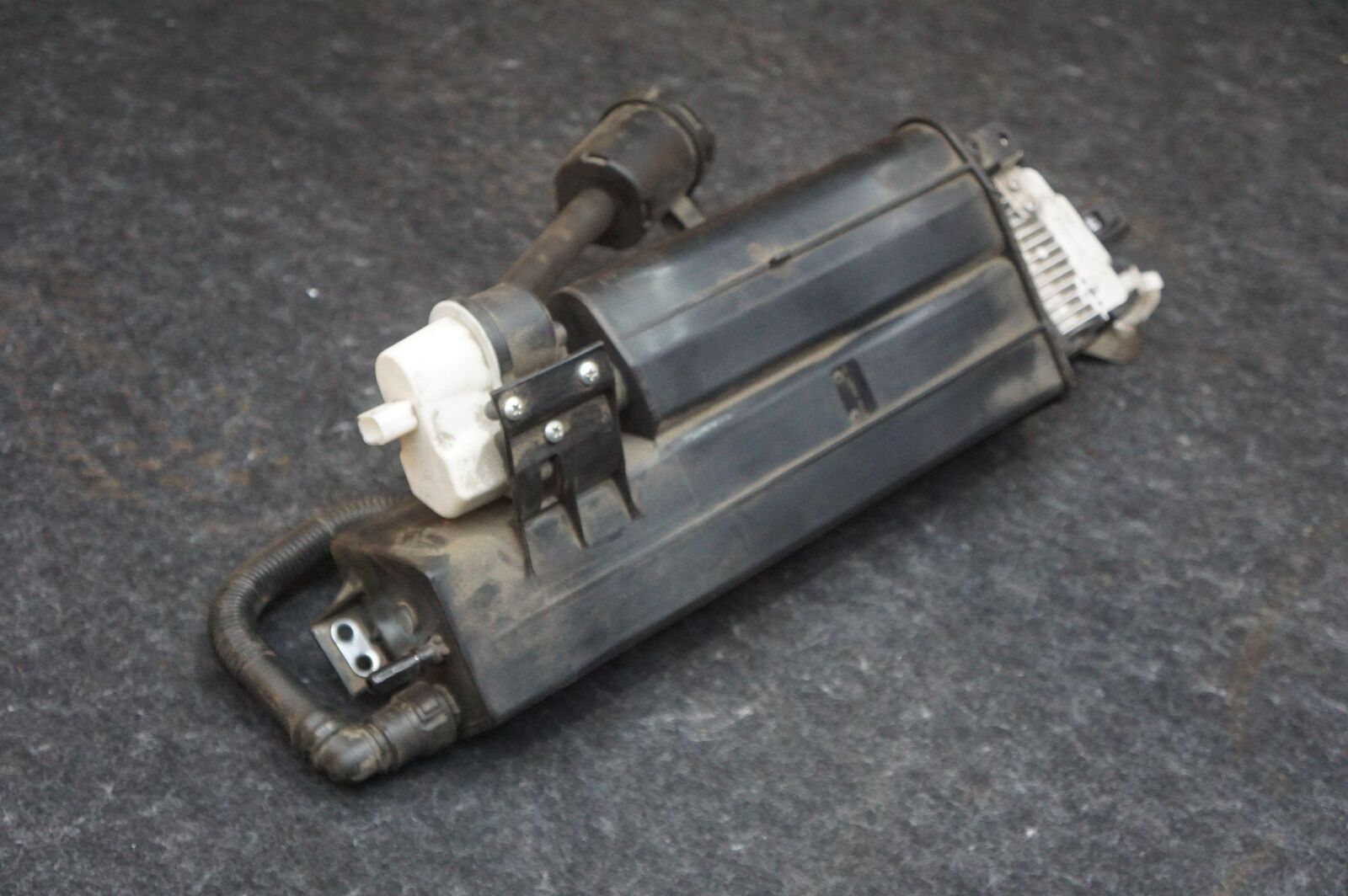 Fuel Vapor Charcoal Emissions Evaporative Canister T2r15149 Jaguar F-type 14-23 - Image 3