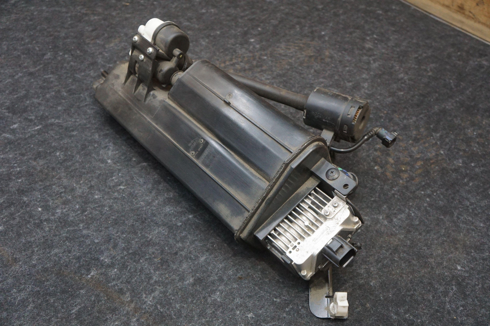 Fuel Vapor Charcoal Emissions Evaporative Canister T2r15149 Jaguar F-type 14-23 - Image 4