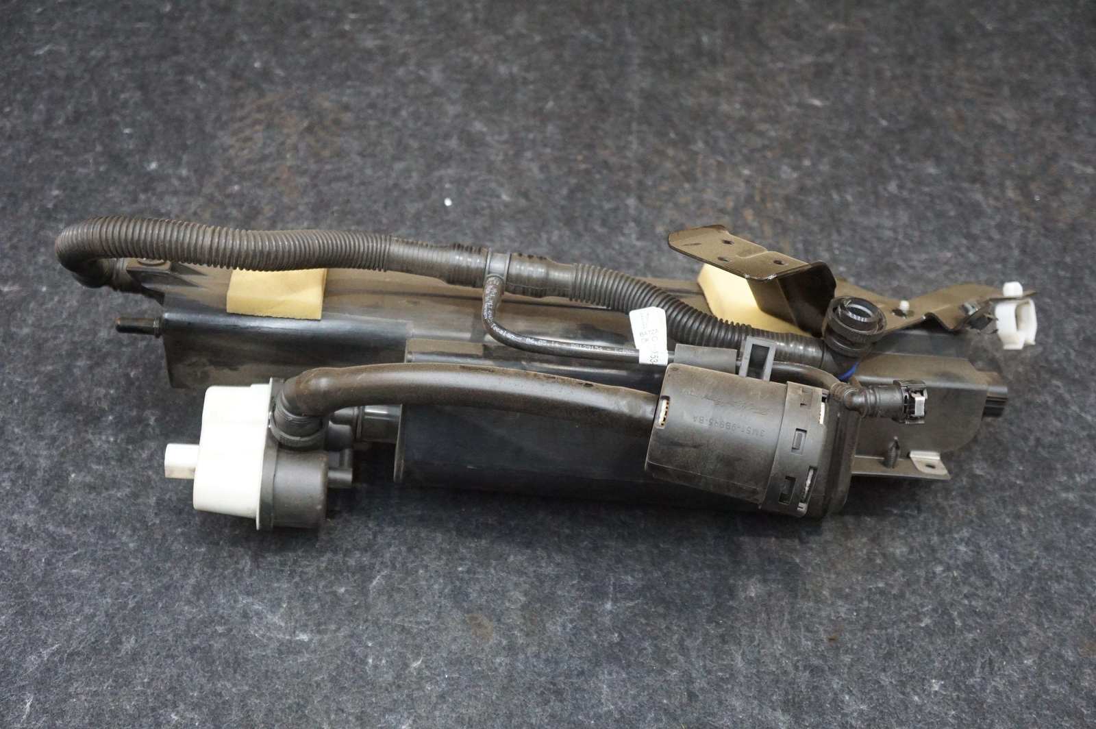 Fuel Vapor Charcoal Emissions Evaporative Canister T2r15149 Jaguar F-type 14-23 - Image 5