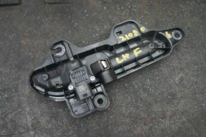 Front Left Outer Exterior Door Handle Carrier 1081831-00-H Tesla Model 3 2018 - Image 3