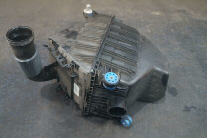 Air Cleaner Filter Box Assembly 13718603090 OEM BMW i3 2014-20 - Image 3