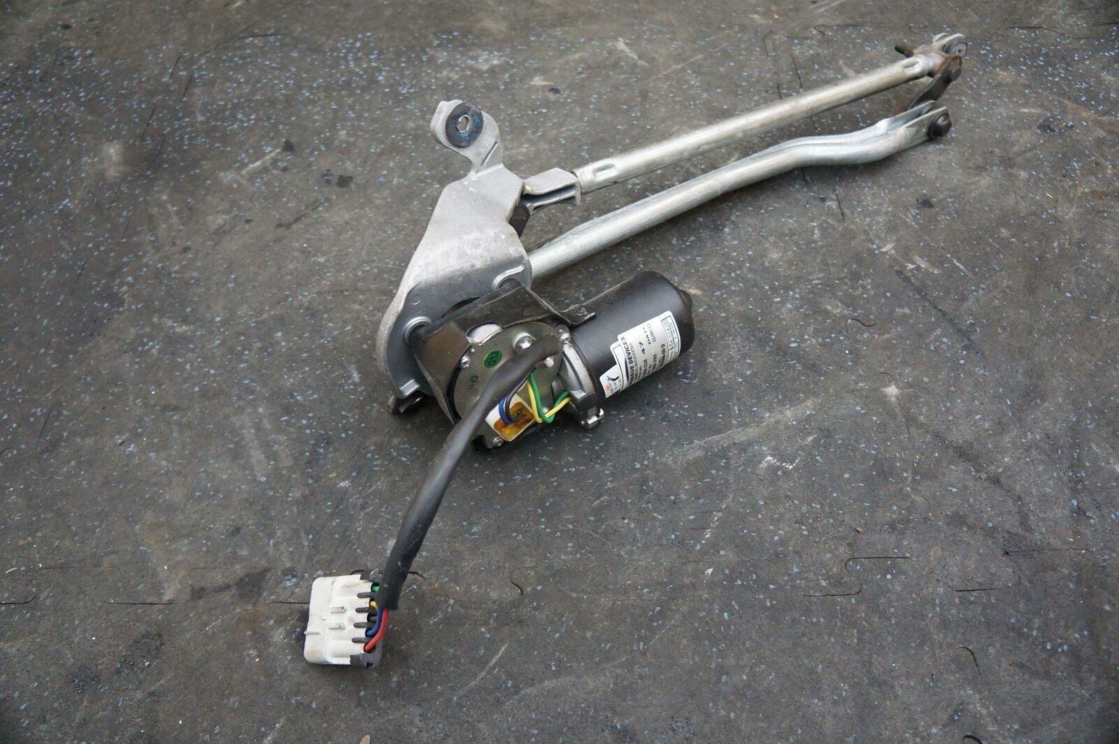 Front Windshield Window Wiper Motor Linkage 6005946 00 G Tesla Model S 2013