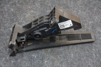 Gas Accelerator Pedal Assembly OEM 1250695-99-C Tesla Cybertruck 2024 - Image 7