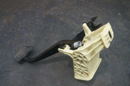 Brake Pedal Bracket Assembly 35006775368 OE Rolls Royce Ghost Series I 2010 - Image 2