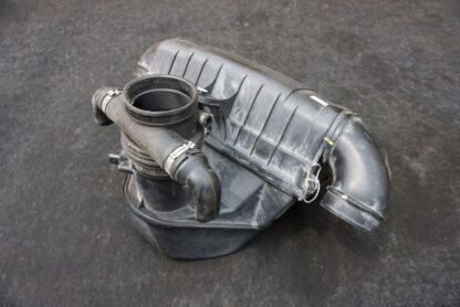 Front Air Cleaner Intake Filter Box 247120 Maserati GranTurismo S M145 2007-14+ - Image 2