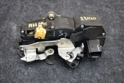 Front Right Door Lock Latch Assembly OEM 15277648 Hummer H2 2003-07 - Image 2