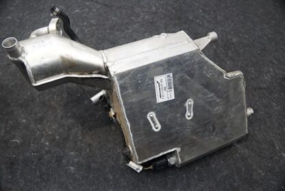 Engine Oil Tank Reservoir Sump 11F1178CP OEM McLaren 570S 2018 - Image 3