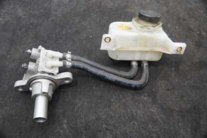 Brake Master Cylinder Pump Reservoir 262568 244010 OEM Ferrari 458 Spider Italia