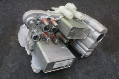 Thermal System Supermanifold Coolant Pump OEM 1725000-00-D Tesla Cybertruck 2024 - Image 13