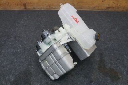 Thermal System Supermanifold Coolant Pump OEM 1725000-00-D Tesla Cybertruck 2024 - Image 4