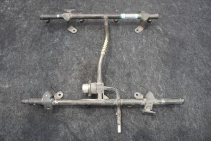 Engine Fuel Injection Rail Pipe 6.2L LS9 12561179 Chevrolet Corvette ZR1 3ZR 09 - Image 2