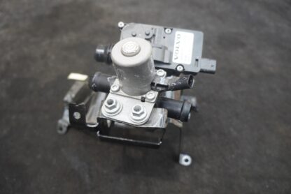 Battery Cooling Heater Water Control Valve 31684222 32339142 OEM Polestar 2 2022 - Image 2