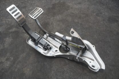 Gas Accelerator Throttle Brake Pedal Bracket Assembly 32264188 Polestar 2 2022 - Image 2