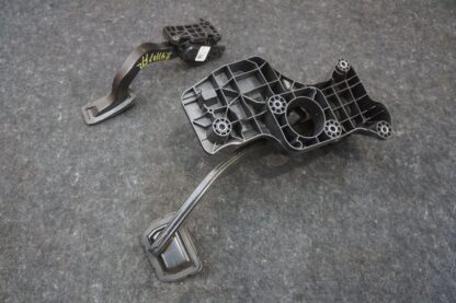 Set Of 2 Gas & Brake Pedal Assembly OEM 1420691-00-B Tesla Model S Plaid 2021-23 - Image 7