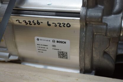 Rear Electric Quad Motor Generator Drive Unit OEM PT00054484-E Rivian R1S 2023 - Image 6