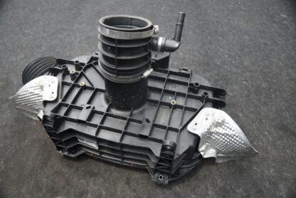 Air Cleaner Filter Box Duct Assembly 85122239 Chevrolet Corvette Stingray C8 23 - Image 3