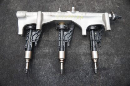 Fuel Injection Rail Pipe 3 Injector Set 13537639990 13538694197 BMW i8 2014-19 - Image 3