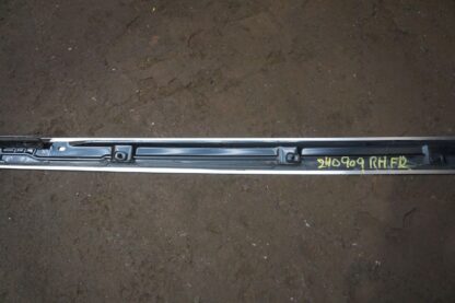 Right Side Exterior Roof Rail Trim OEM 1860490-88-A Tesla Cybertruck 2024 *Note - Image 20